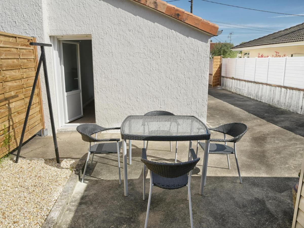 T2 - 28M2 Avec Cour Et Stationnement, Wifi Et Linge Fournis Apartment Angouleme Exterior photo